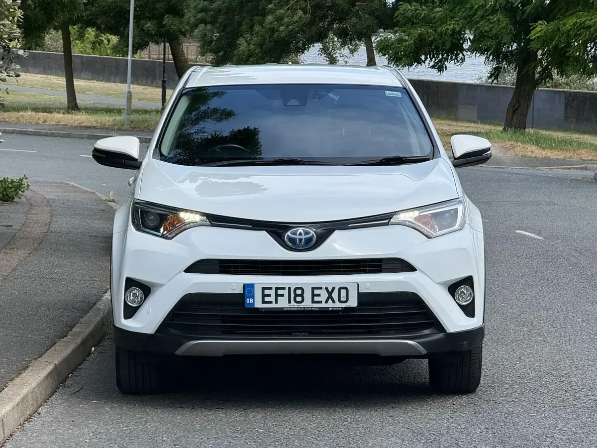 Used Toyota RAV4 197 HP (144 kW) 2018 White SUV