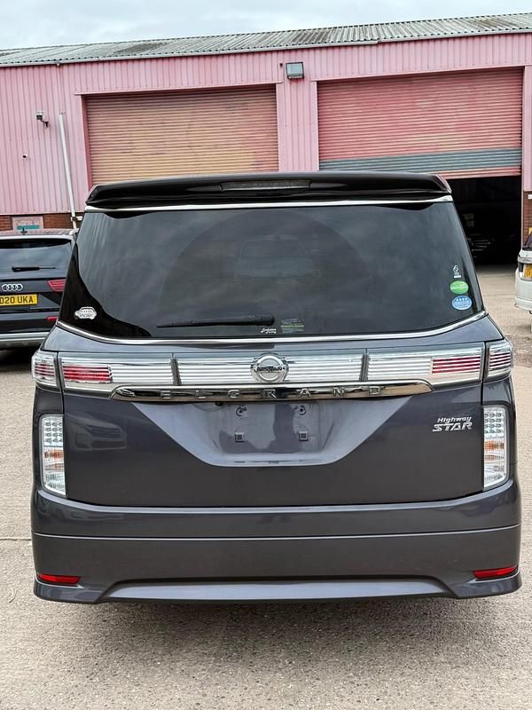 Used Nissan Elgrand 2016 Grey MPV