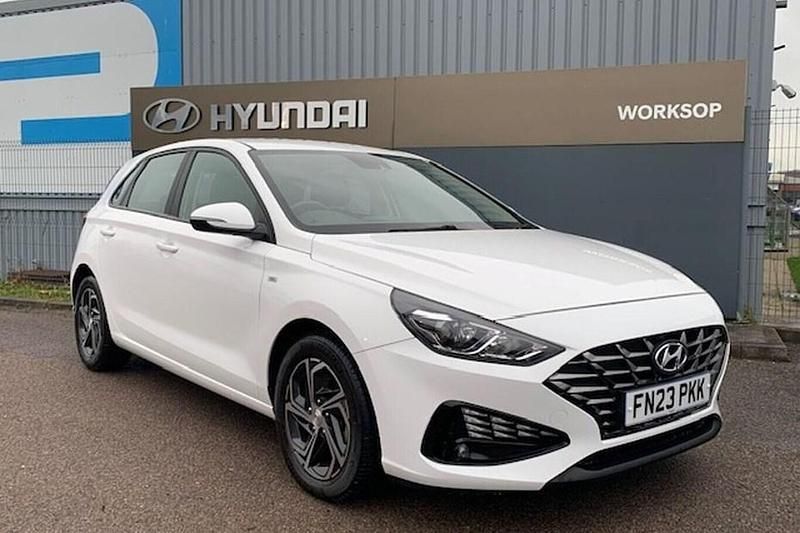 White Used 2023 Hyundai i30 SE Hatchback | £14,749 (Fair price) - Image 1/1