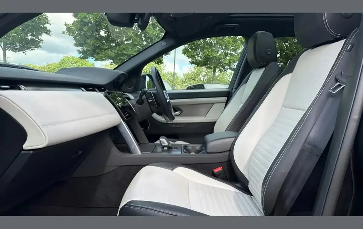 Used Land Rover Discovery Sport HSE Dynamic 204 HP (150 kW) 2025 Metallic  santorini black SUV