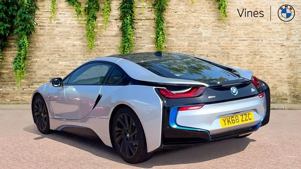 Used BMW i8 Comfort Edition 362 HP (266 kW) 2017 Silver Coupe