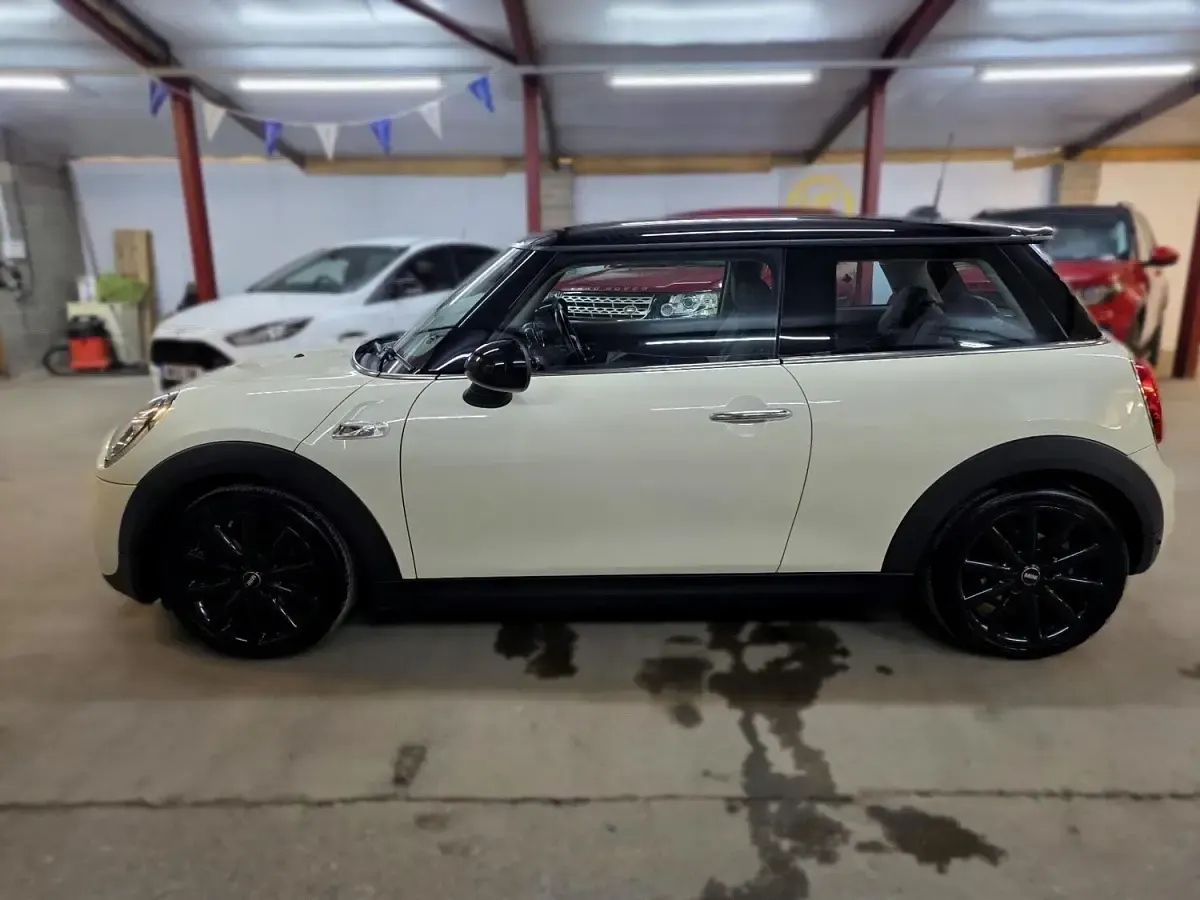Used Mini Cooper S Hatch 2018 White Hatchback