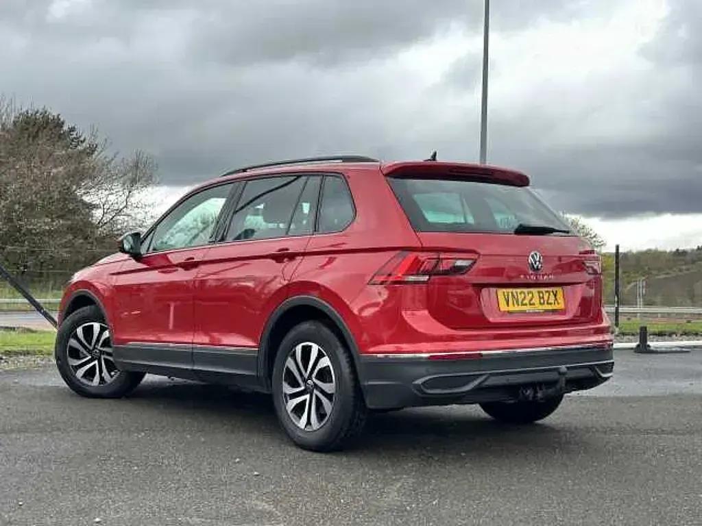 Used VW Tiguan Active 150 HP (110 kW) 2022 Red SUV