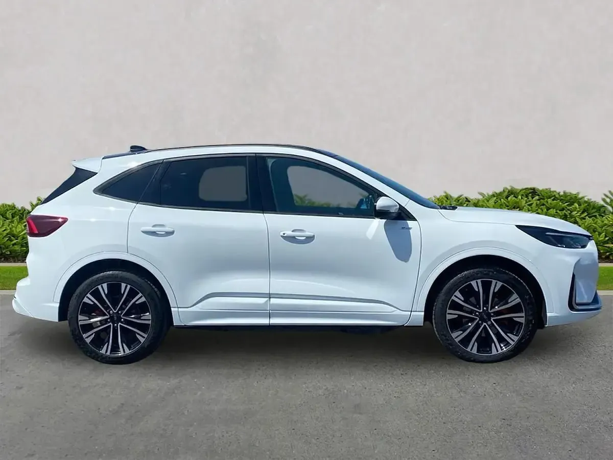 Used Ford Kuga ST-Line X 243 HP (178 kW) 2025 White SUV