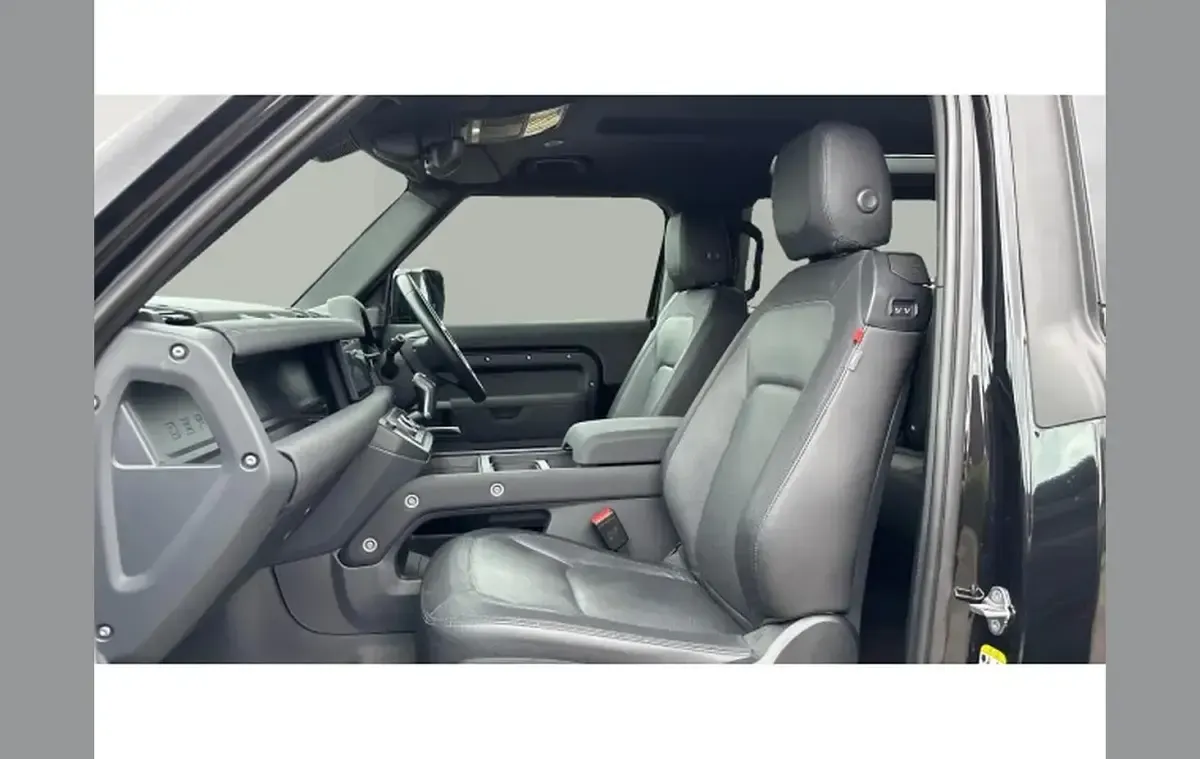 Used Land Rover Defender SE Dynamic 249 HP (183 kW) 2022 Metallic  santorini black SUV
