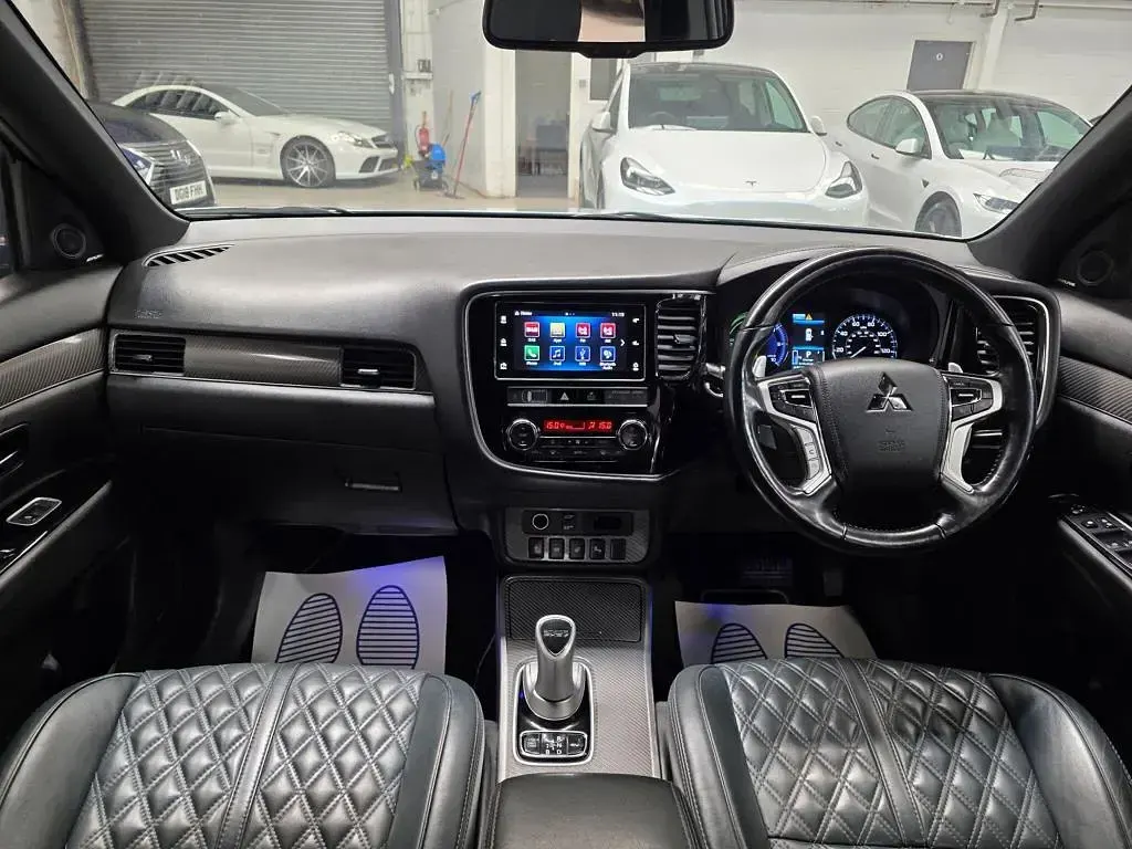 Used Mitsubishi Outlander P-HEV 174 HP (127 kW) 2018 Silver SUV