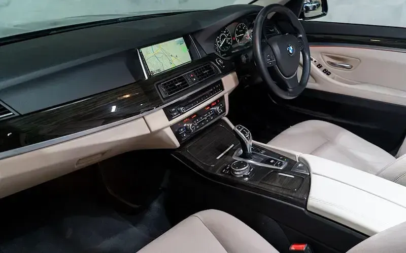 Used BMW 525 Luxury Line 218 HP (160 kW) 2015 Blue Estate
