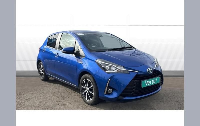 Used Toyota Yaris Hybrid 101 HP (74 kW) 2018 Blue Hatchback
