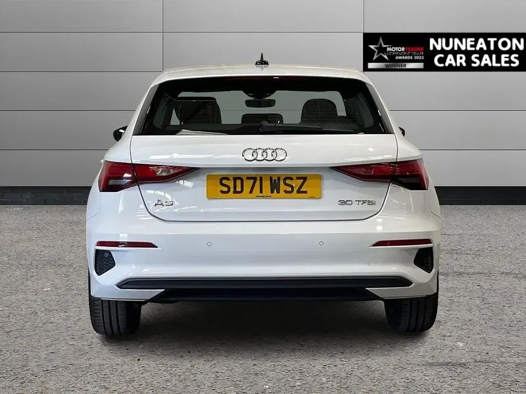 Used Audi A3 Sportback Advanced 110 HP (80 kW) 2022 White Hatchback