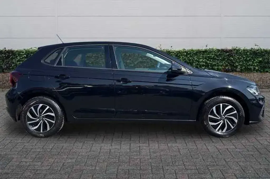 Used VW Polo Life 95 HP (69 kW) 2022 Black Hatchback