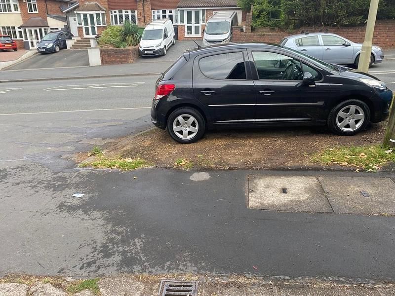 Black Used 2011 Peugeot 207 Sportium Hatchback | £1,999 (Good price) - Image 1/4
