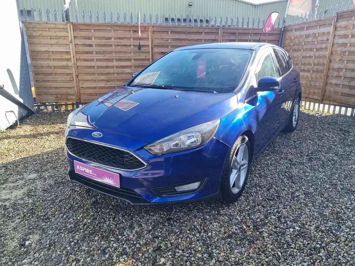 Used Ford Focus Zetec 120 HP (88 kW) 2015 Blue Hatchback