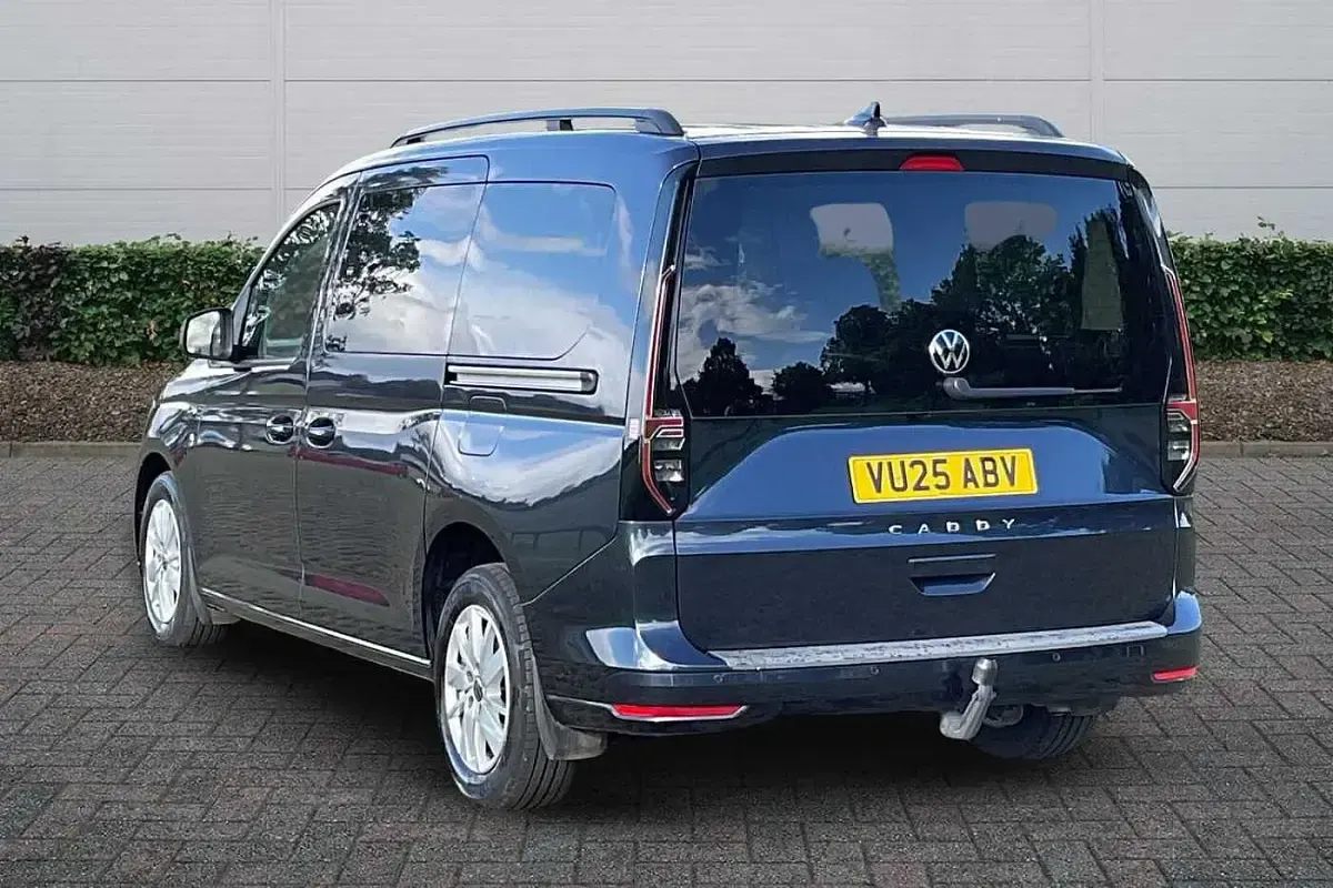 Used VW Caddy Maxi Life 122 HP (89 kW) 2025 Blue MPV