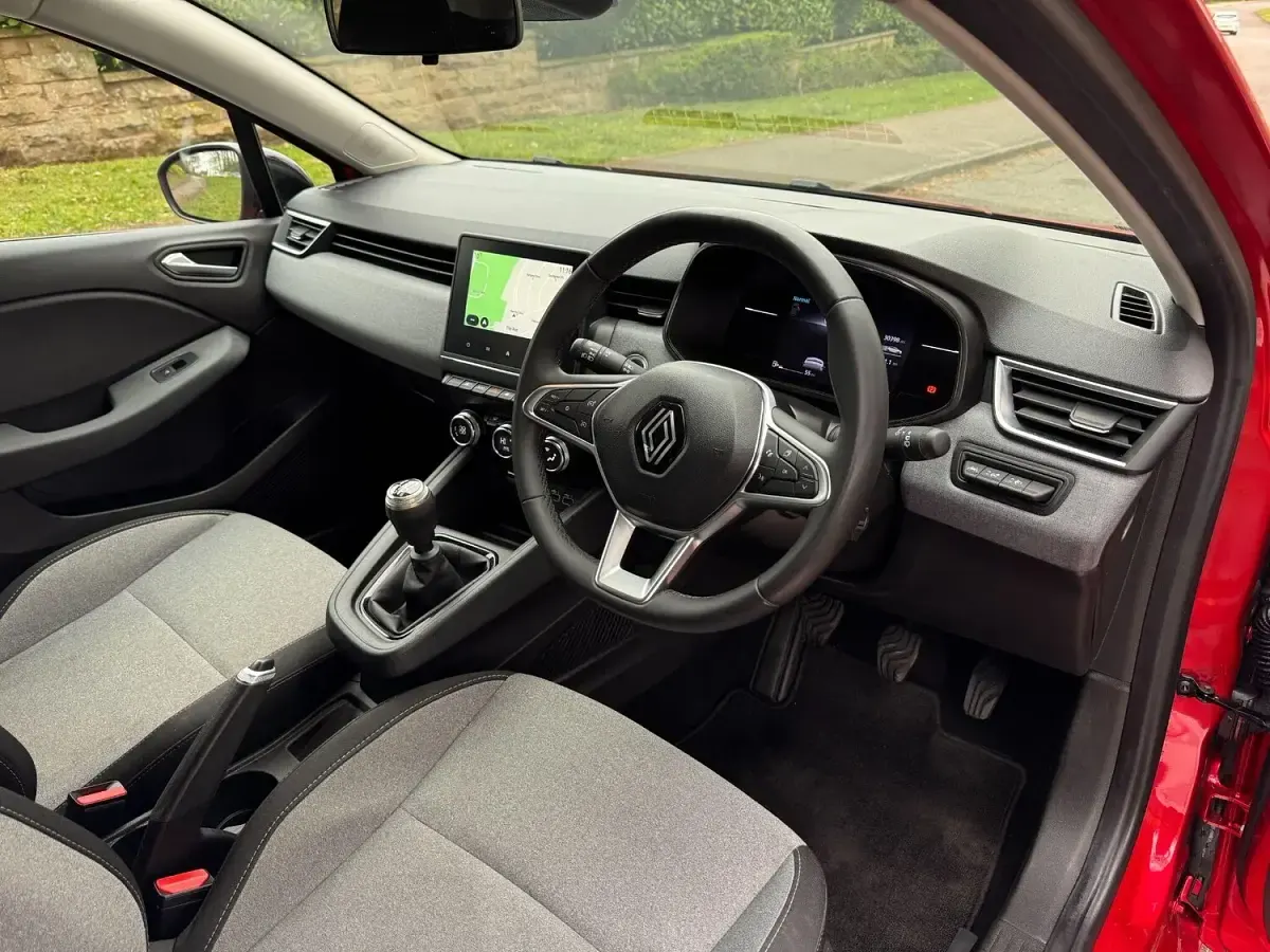 Used Renault Clio Evolution 90 HP (66 kW) 2024 Red Hatchback