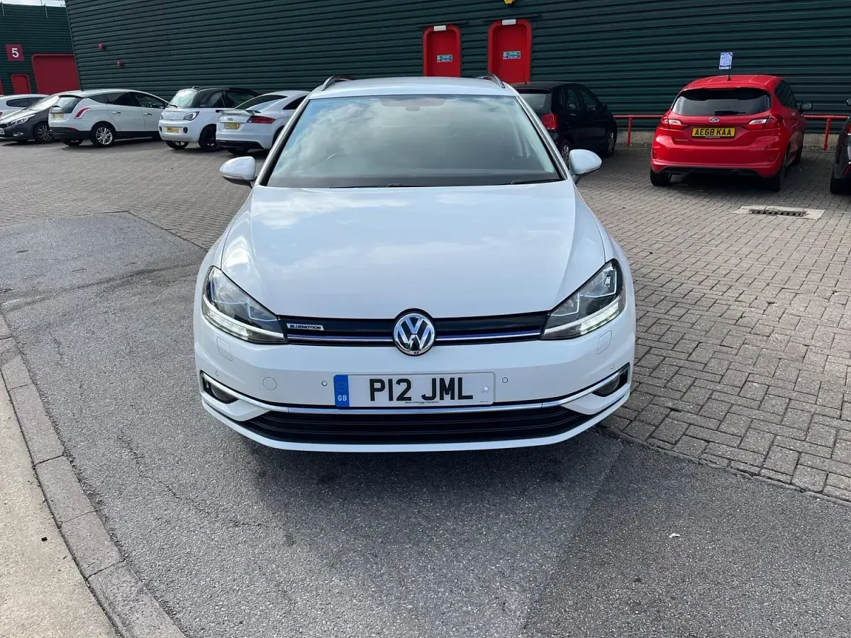 Used VW Golf VII Match 130 HP (95 kW) 2019 White Estate