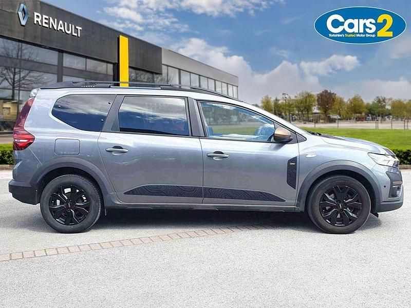 Used Dacia Jogger Extreme 110 HP (80 kW) 2024 Grey MPV