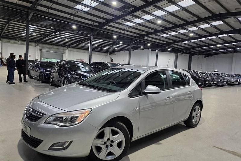Silver Used 2011 Vauxhall Astra Hatchback | £2,880 (Super price) - Image 1/1