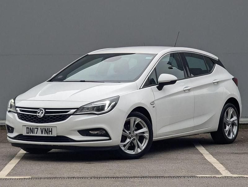 Used Vauxhall Astra SRi 2017 White Hatchback