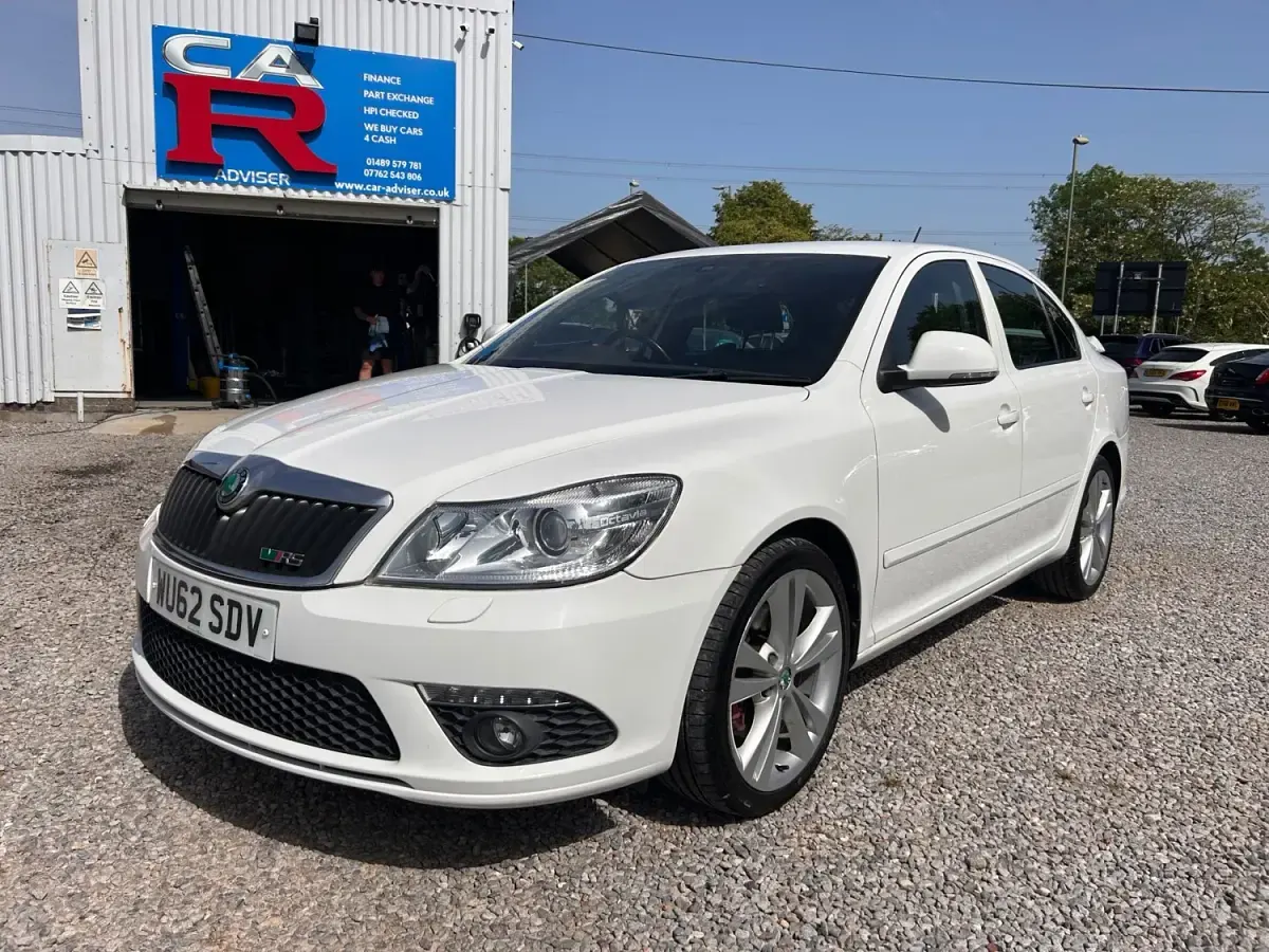 Używany Skoda Octavia vRS 200 KM (147 kW) 2012 Biały Hatchback