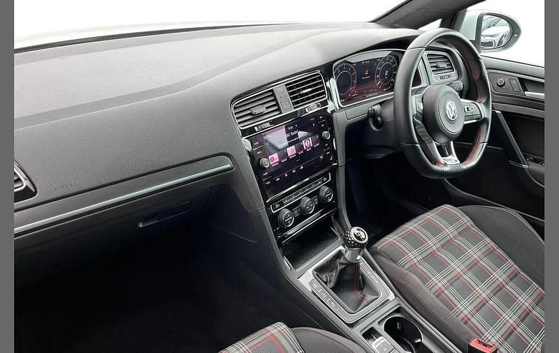 Used VW Golf VII GTI 245 HP (180 kW) 2019 White Hatchback