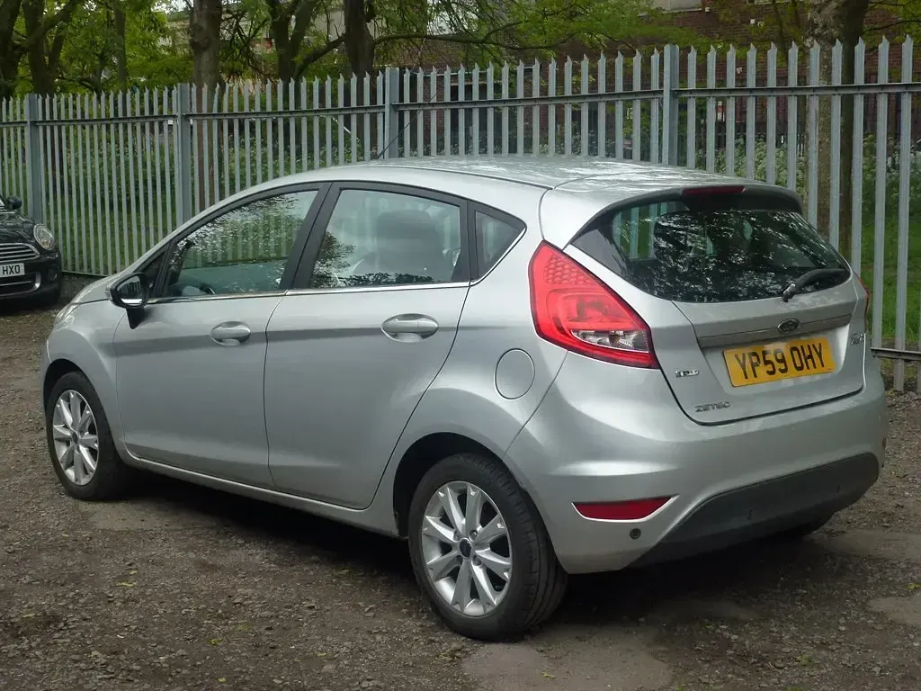 Used Ford Fiesta Zetec 67 HP (49 kW) 2009 Silver Hatchback