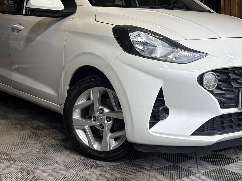 Used Hyundai i10 SE 84 HP (61 kW) 2021 White Hatchback