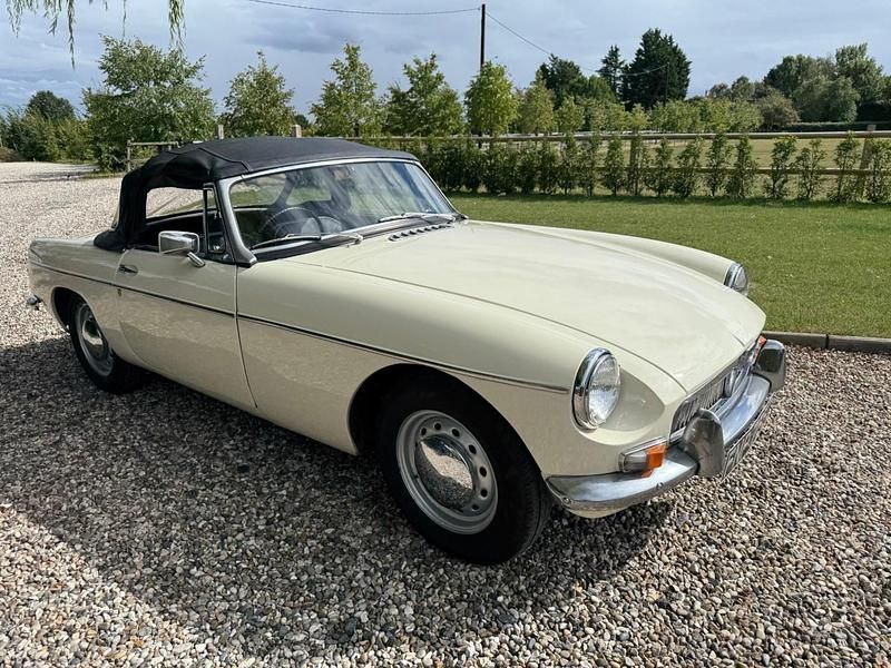 White Used 1965 MG B Cabriolet | £9,950 - Image 1/4