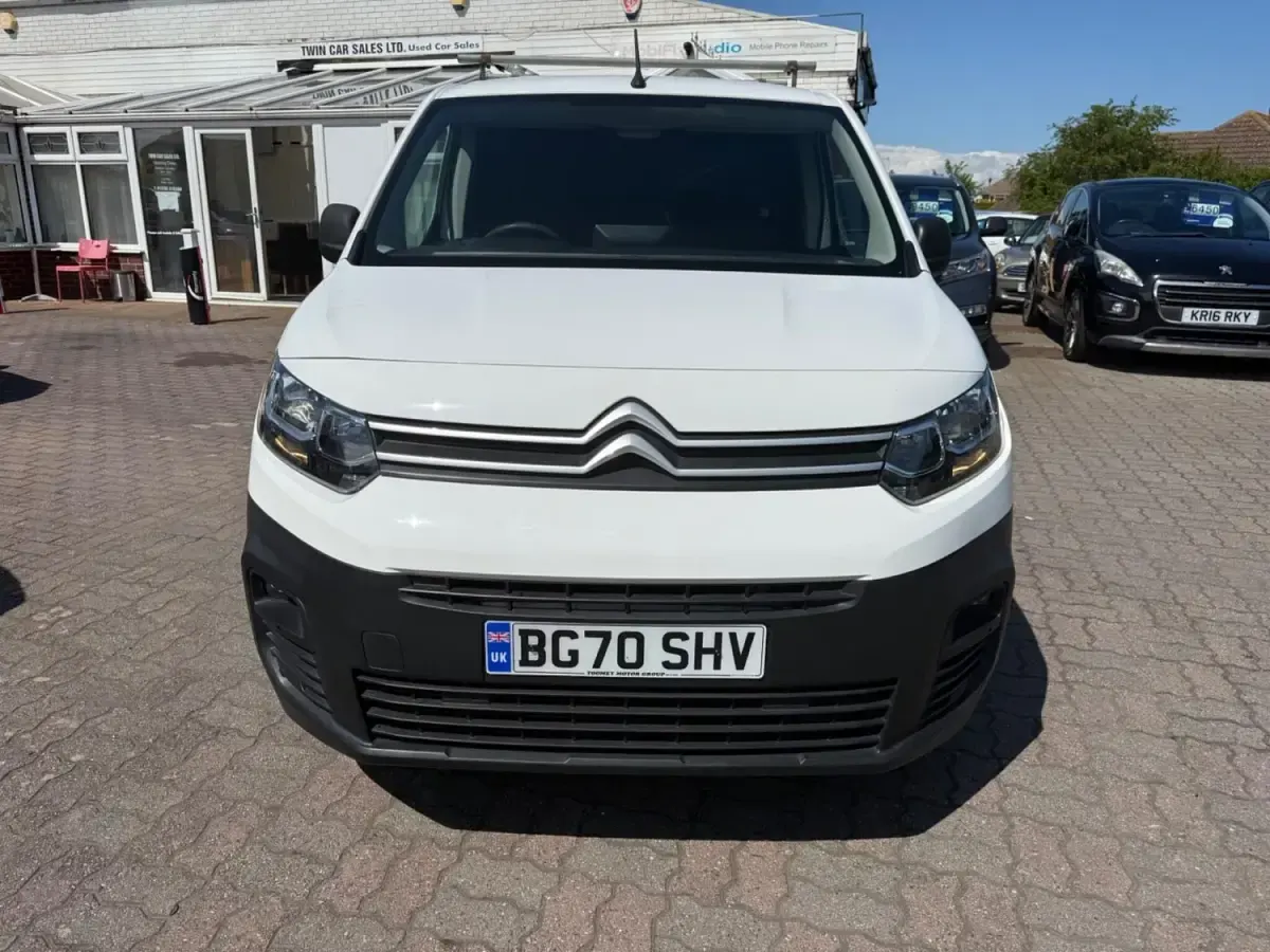 Used Citroën Berlingo Start 75 HP (55 kW) 2020 White MPV