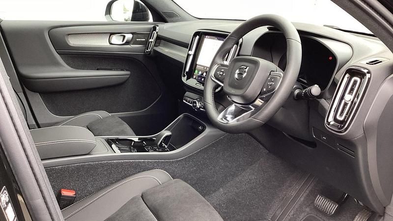 New Volvo EC40 Ultra 185 kW (252 HP) 2026 Black SUV