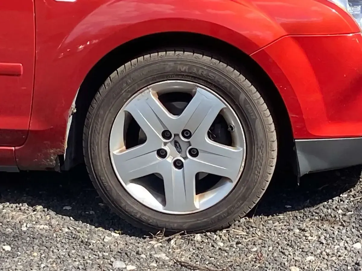 Usado Ford Focus Style 100 HP (73 kW) 2007 Vermelho Citadino