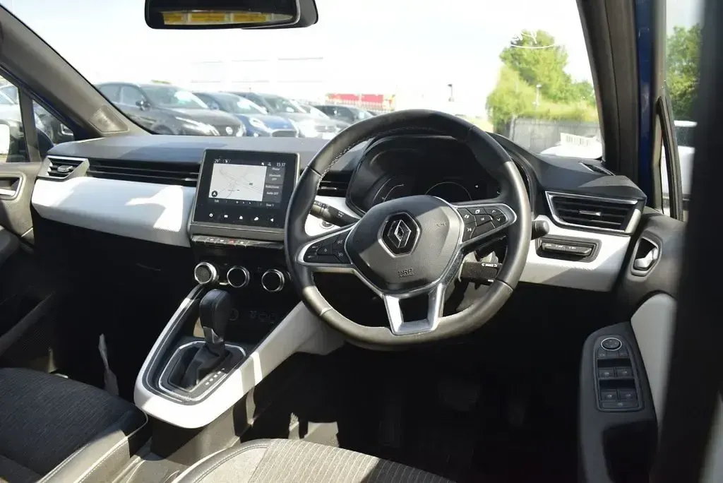 Used Renault Clio V Techno 145 HP (106 kW) 2023 Blue Hatchback