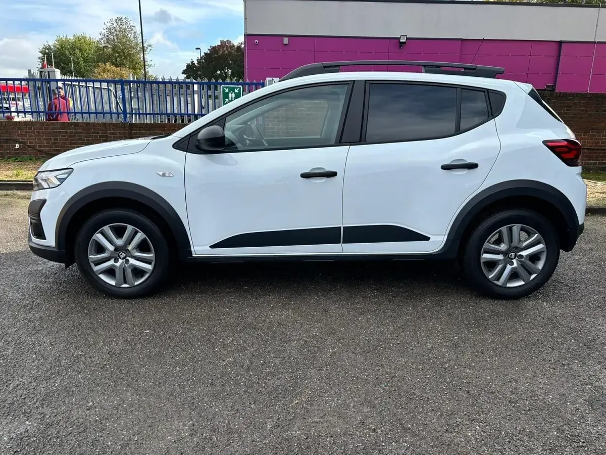 Used Dacia Sandero Essentiel 90 HP (66 kW) 2021 White Hatchback