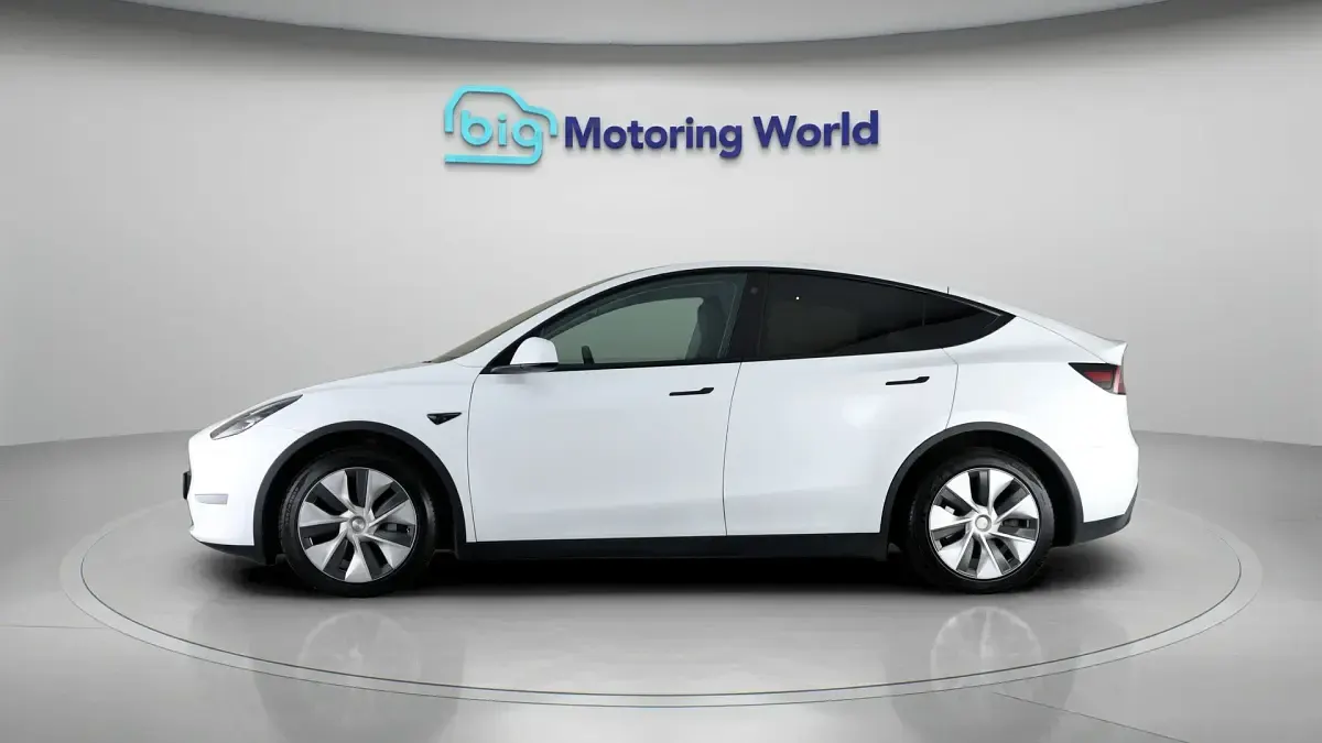 Used Tesla Model Y Long Range AWD 378 kW (514 HP) 2022 White SUV