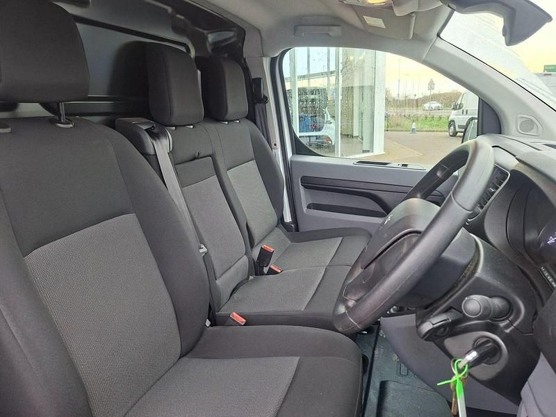 Used Peugeot Expert Premium 142 HP (104 kW) 2022 White Van