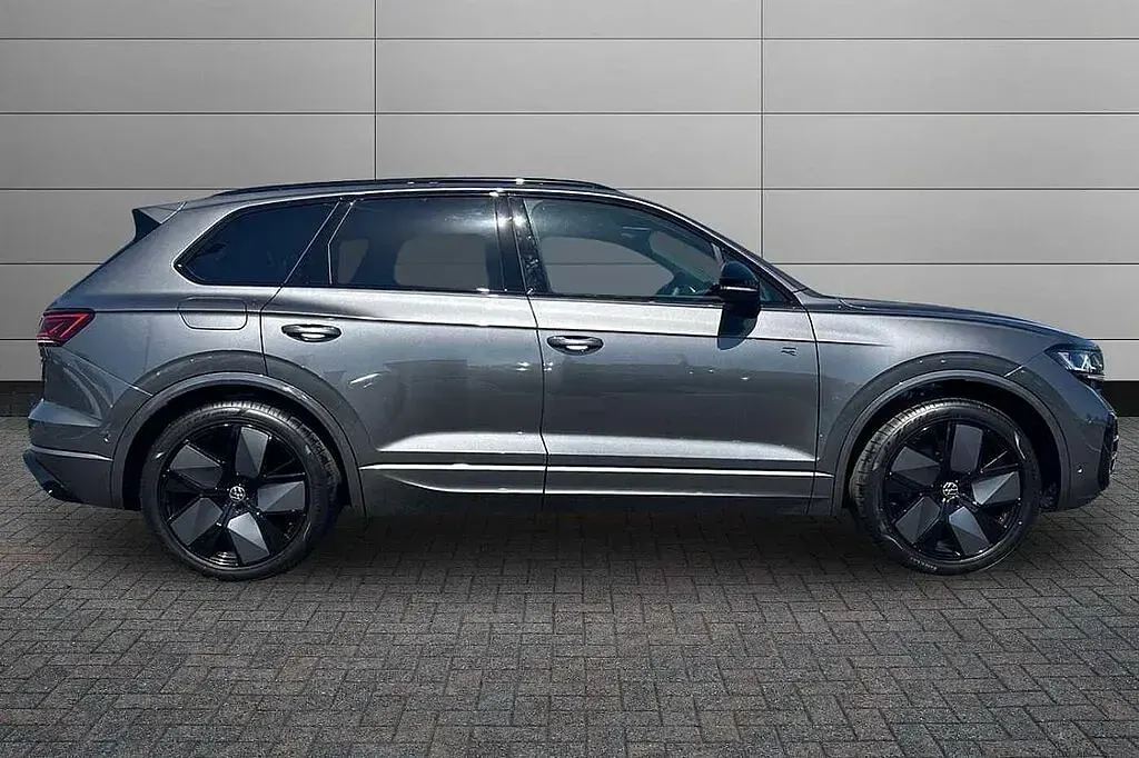 Used VW Touareg Black Edition 286 HP (210 kW) 2026 Silicon grey SUV