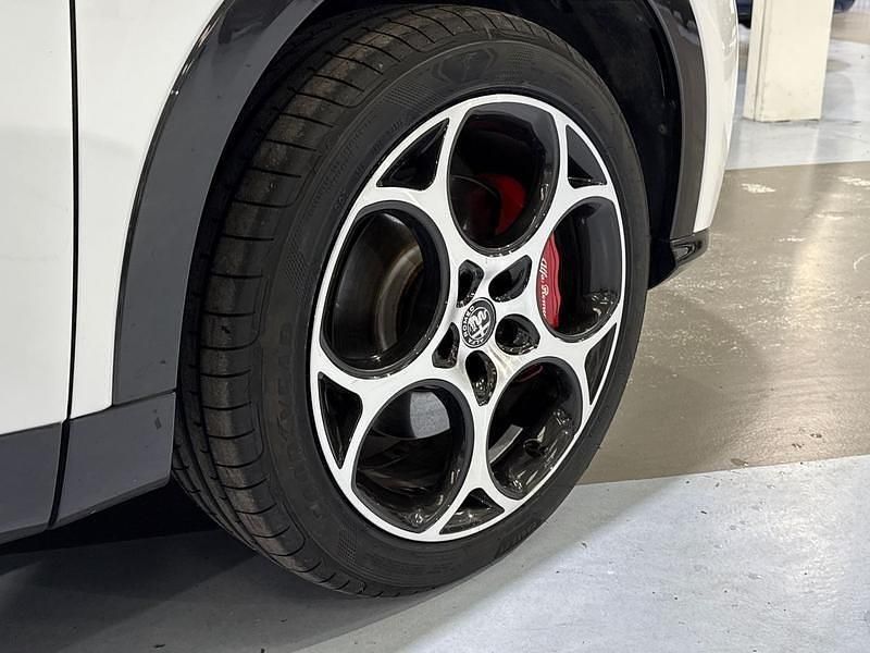 Used Alfa Romeo Tonale Veloce 276 HP (202 kW) 2024 White SUV