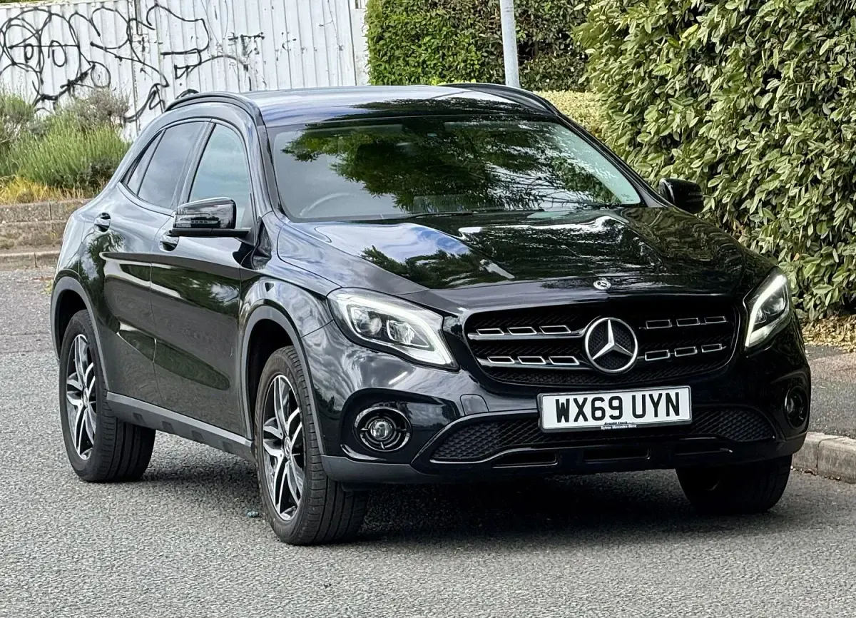 Used Mercedes GLA180 Urban 122 HP (89 kW) 2019 Black SUV