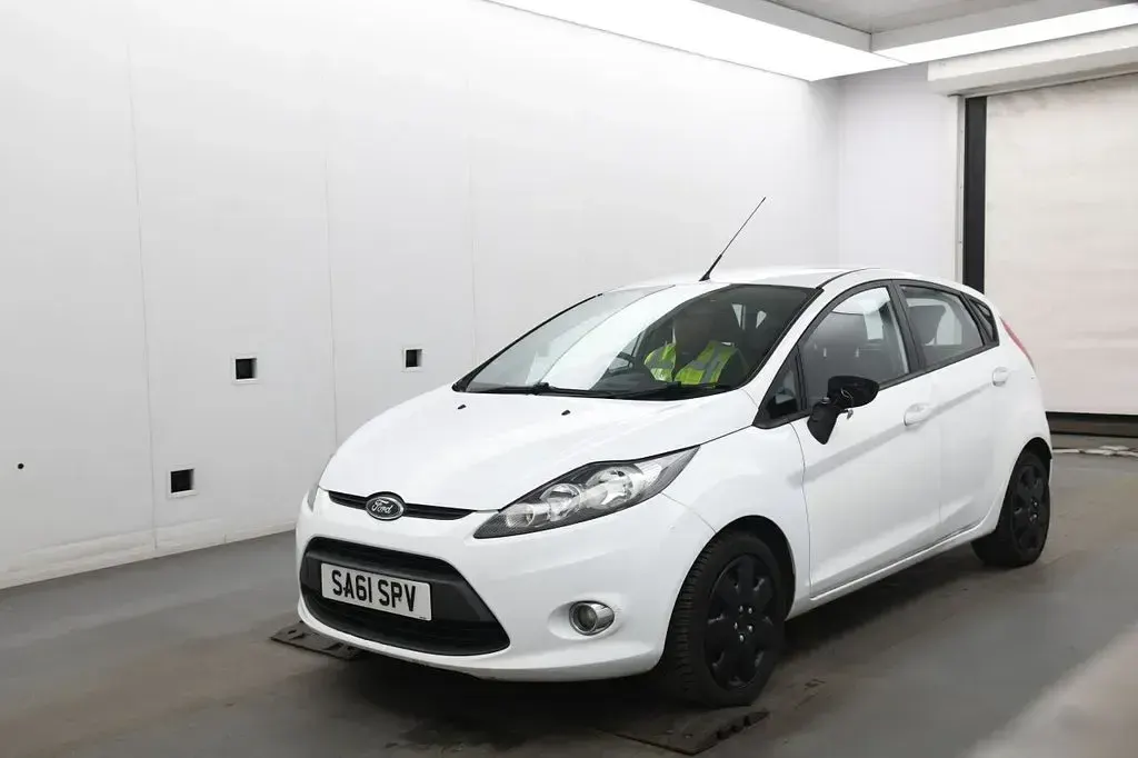 Used Ford Fiesta 82 HP (60 kW) 2011 White Hatchback