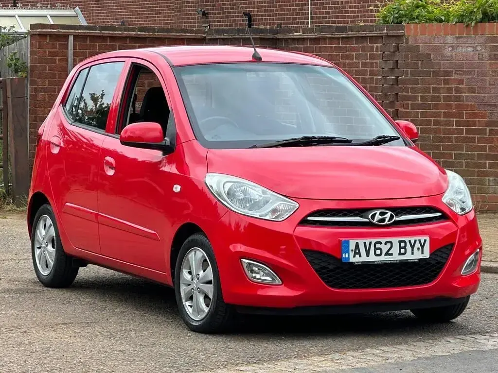 Käytetty Hyundai i10 Active 86 HP (63 kW) 2012 Punainen Viistoperä