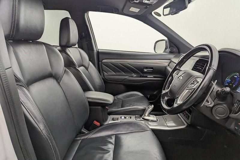 Used Mitsubishi Outlander 209 HP (153 kW) 2018 White SUV