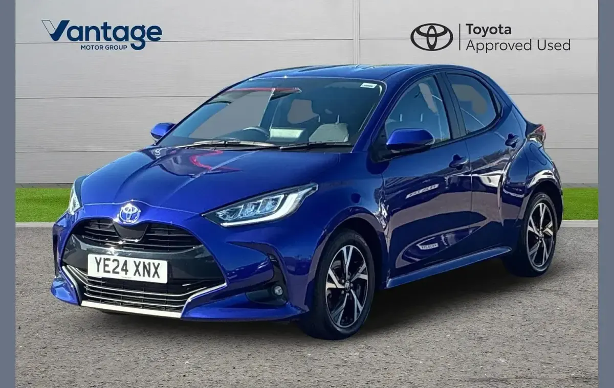 Used Toyota Yaris Design 113 HP (83 kW) 2024 Blue Hatchback