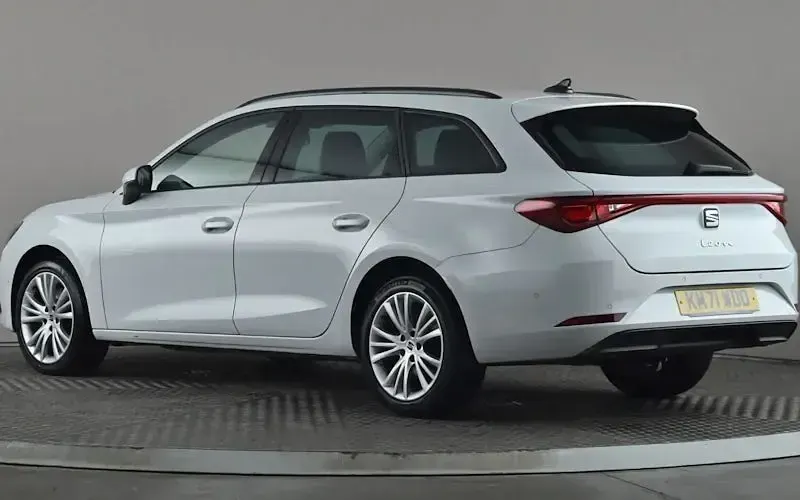 Used Seat Leon SE Dynamic 116 HP (85 kW) 2022 White Estate