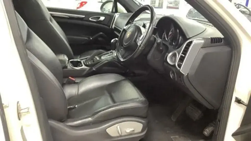 Used Porsche Cayenne 2011 White SUV
