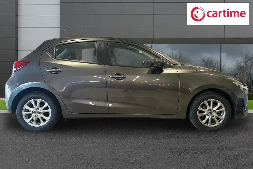 Usado Mazda 2 90 HP (66 kW) 2019 Cinzento Citadino