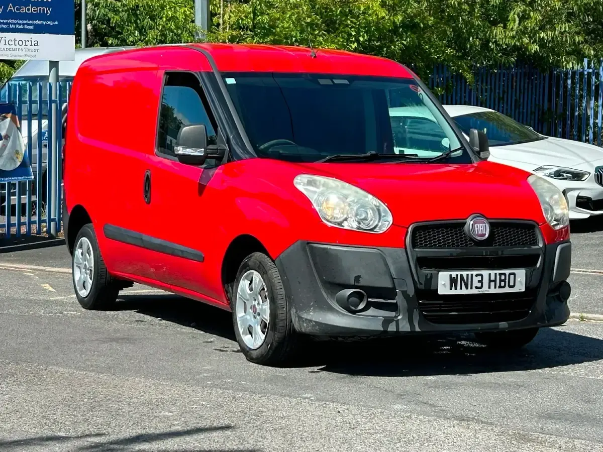Used Fiat Doblò 2013 Red MPV