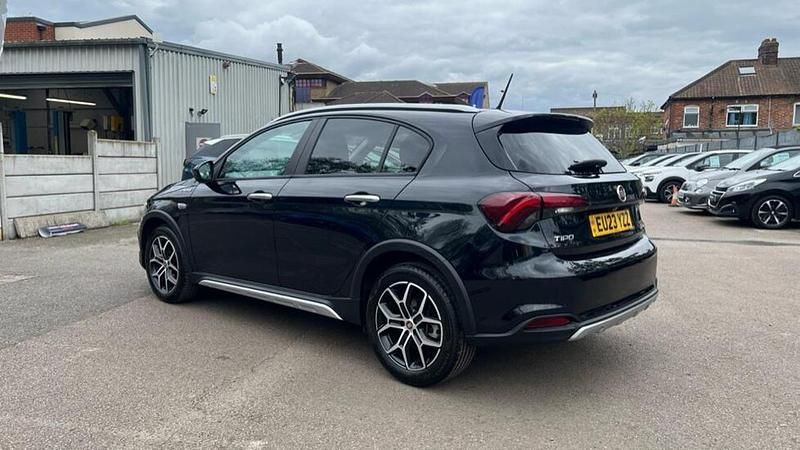 Usado Fiat Tipo Cross 128 HP (94 kW) 2023 Preto Citadino