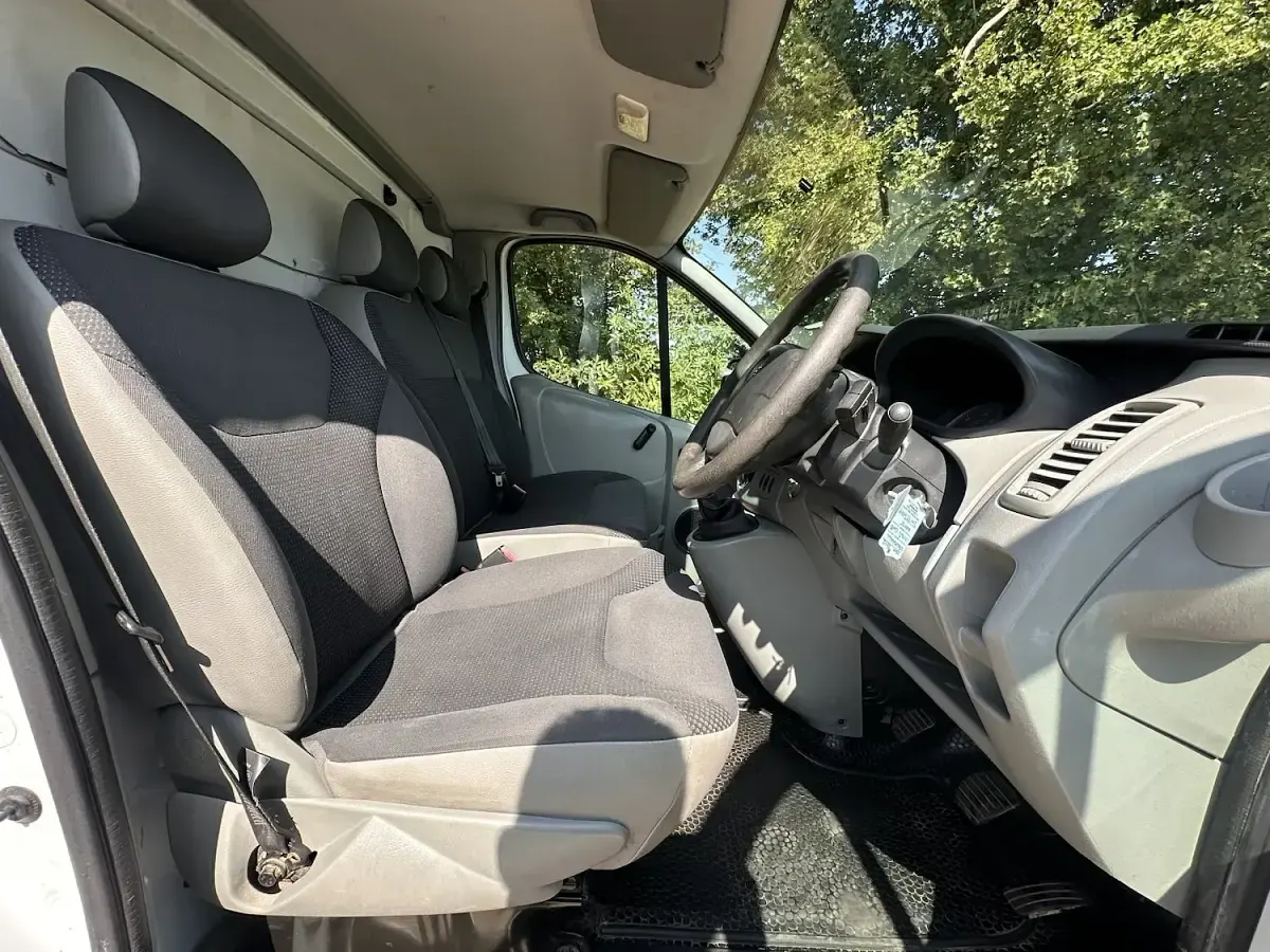 Used Vauxhall Vivaro 115 HP (84 kW) 2012 White MPV