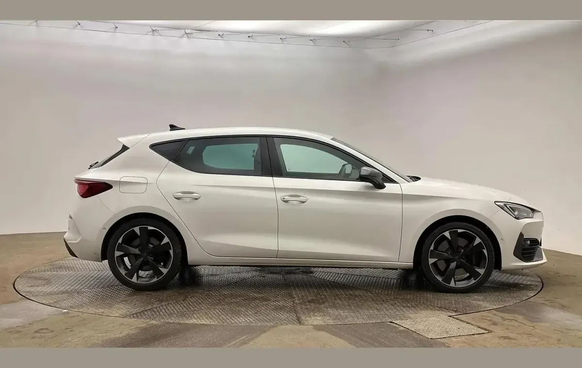 Used Cupra Leon VZ1 241 HP (177 kW) 2023 White Hatchback