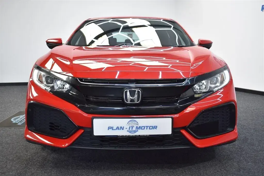 Used Honda Civic SE 129 HP (94 kW) 2017 Red Hatchback