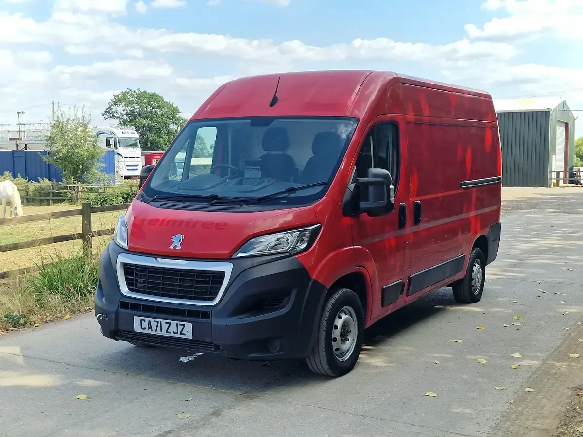 Used Peugeot Boxer 140 HP (102 kW) 2021 Red Van